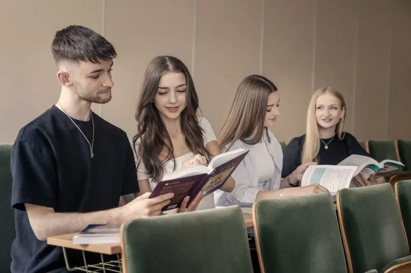 Bon oświatowy Konfederacji: praktyczny przewodnik dla rodziców