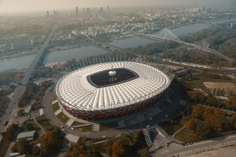 Nasz rząd: Granie na stadionie narodowym, czyli polityka w blasku fleszy