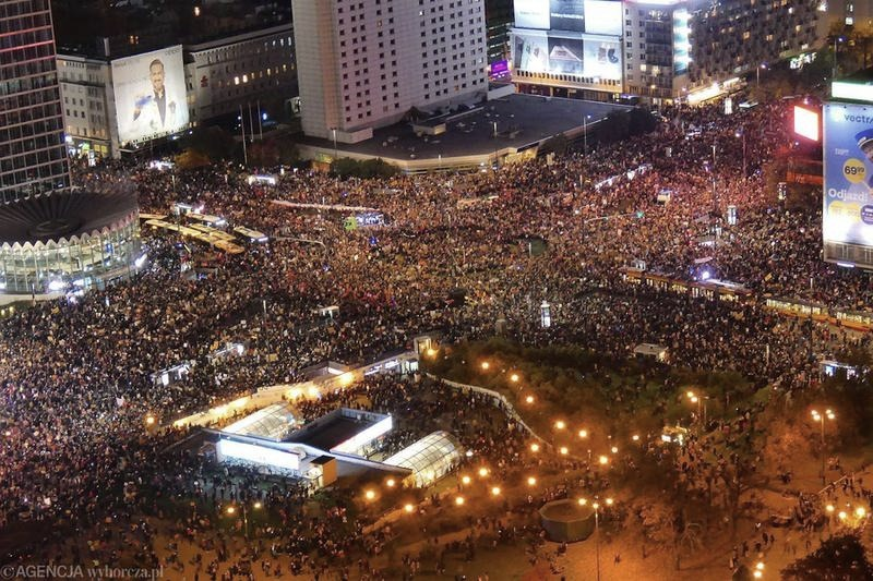 Strajk kobiet a poparcie PiS: co protesty zmieniły w elektoracie?