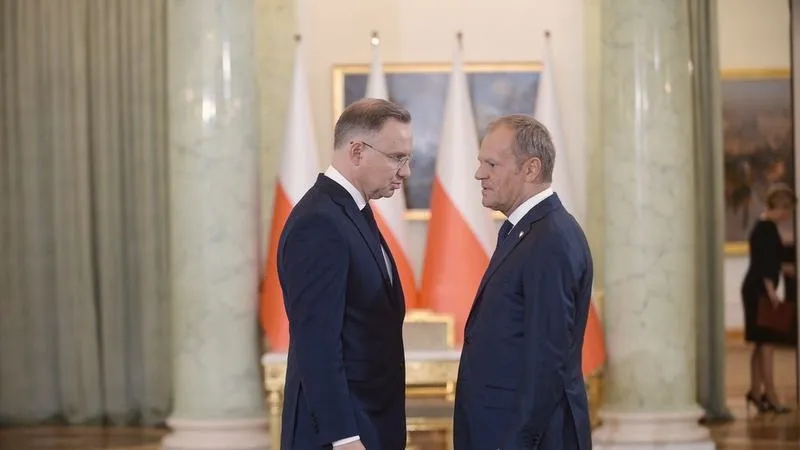 Tusk i Duda w sporze o ustawy - jak mechanizm blokowania reform wpływa na naszą przyszłość?