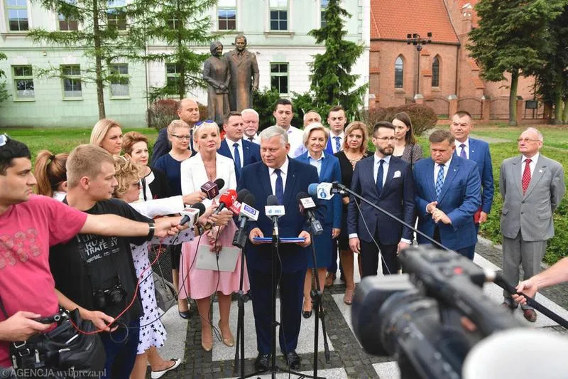 Sondaże i prognozy